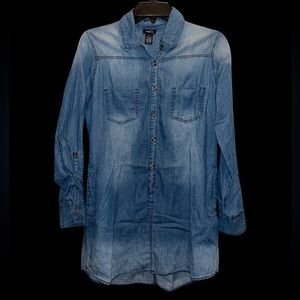 Rue 21 Women’s Long Buttoned Denim Shirt Belt Loops Size Medium